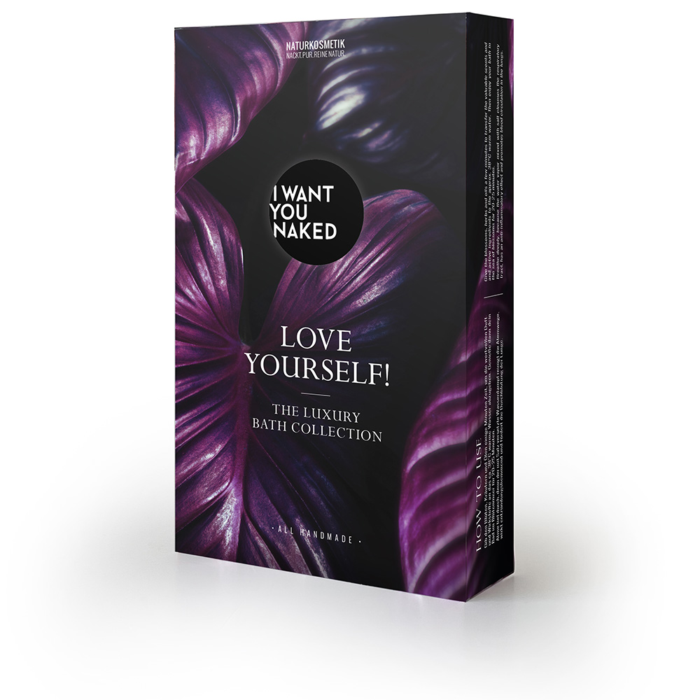 Verpackung der 'I Want You Naked' Luxus-Badkollektion mit lila Blütenmuster und Text 'Love Yourself!'