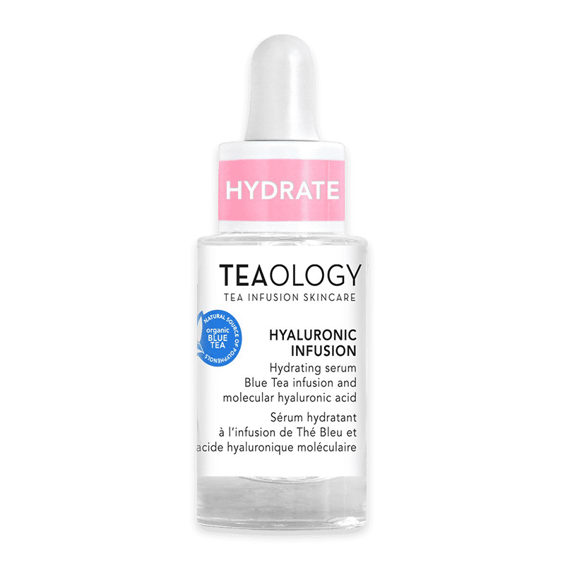 Teology Hyaluronic Infusion Serum mit blauer Tee-Infusion und Hyaluronsäure in einer weißen Flasche mit Pipette.