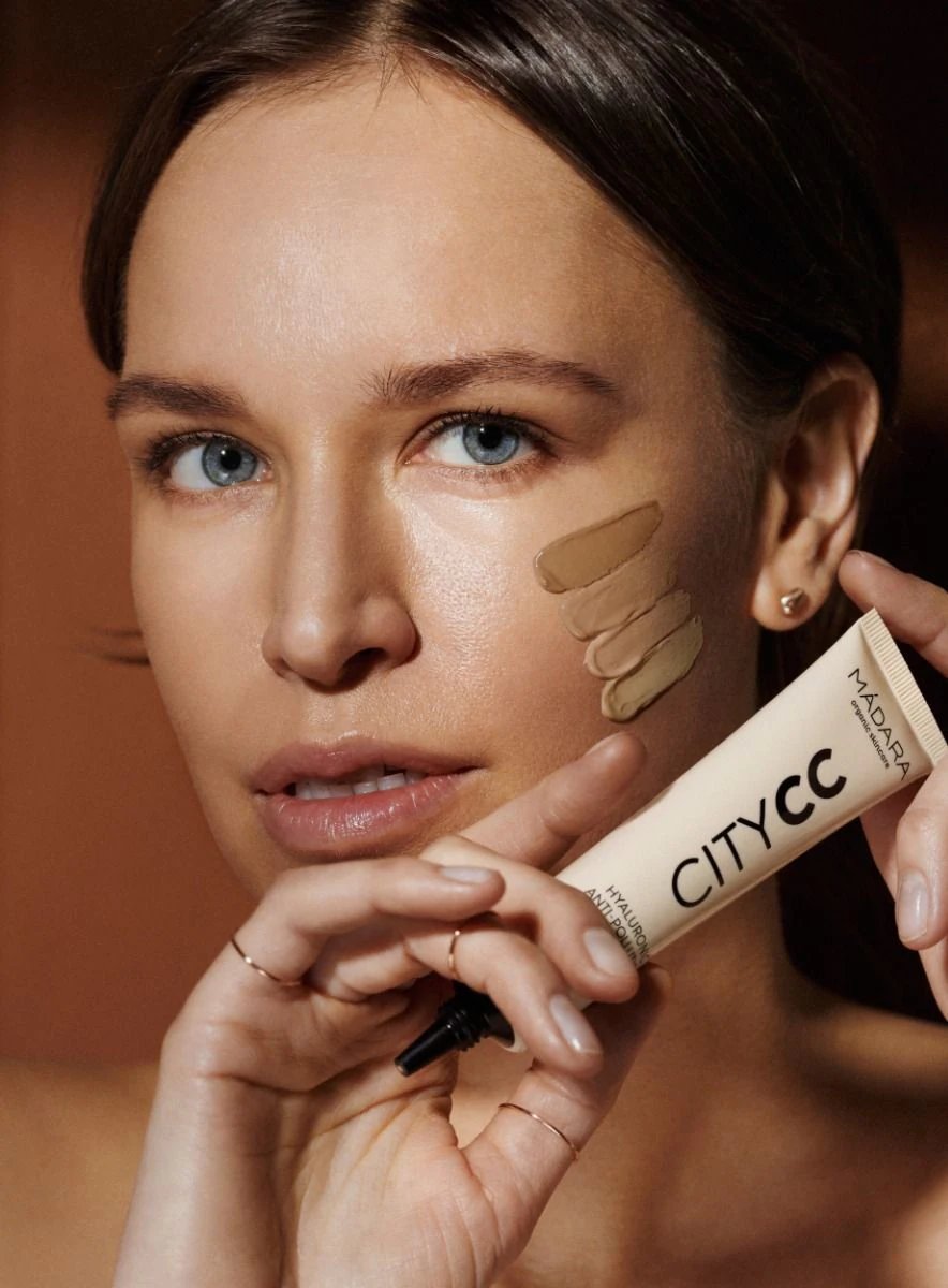 MADARA Organic Skincare CITY CC Hyaluronic Anti-pollution CC cream SPF15 - BEIGE