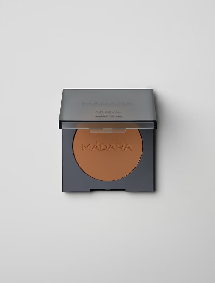 MADARA Organic Skincare AIR EQUAL Soft Silk Mineral Powder, #3 DEEP