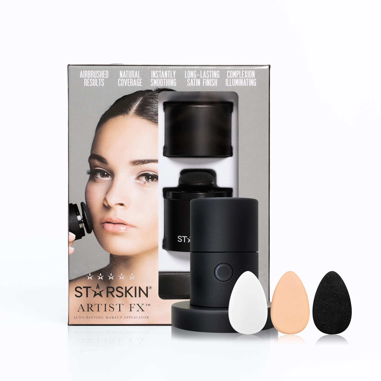 STARSkin Artist FX Auto-Patting Makeup Applikator-Set mit Schwämmen und Verpackung, zeigt eine Frau mit makellosem Teint.